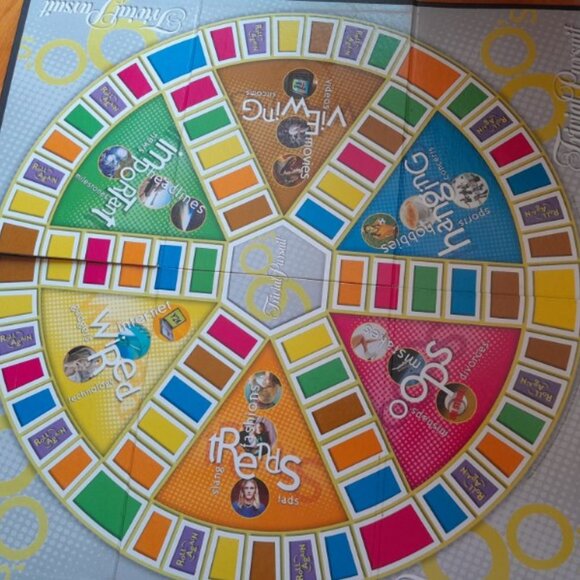 Trivial Pursuit 90's - Picture 2 of 6